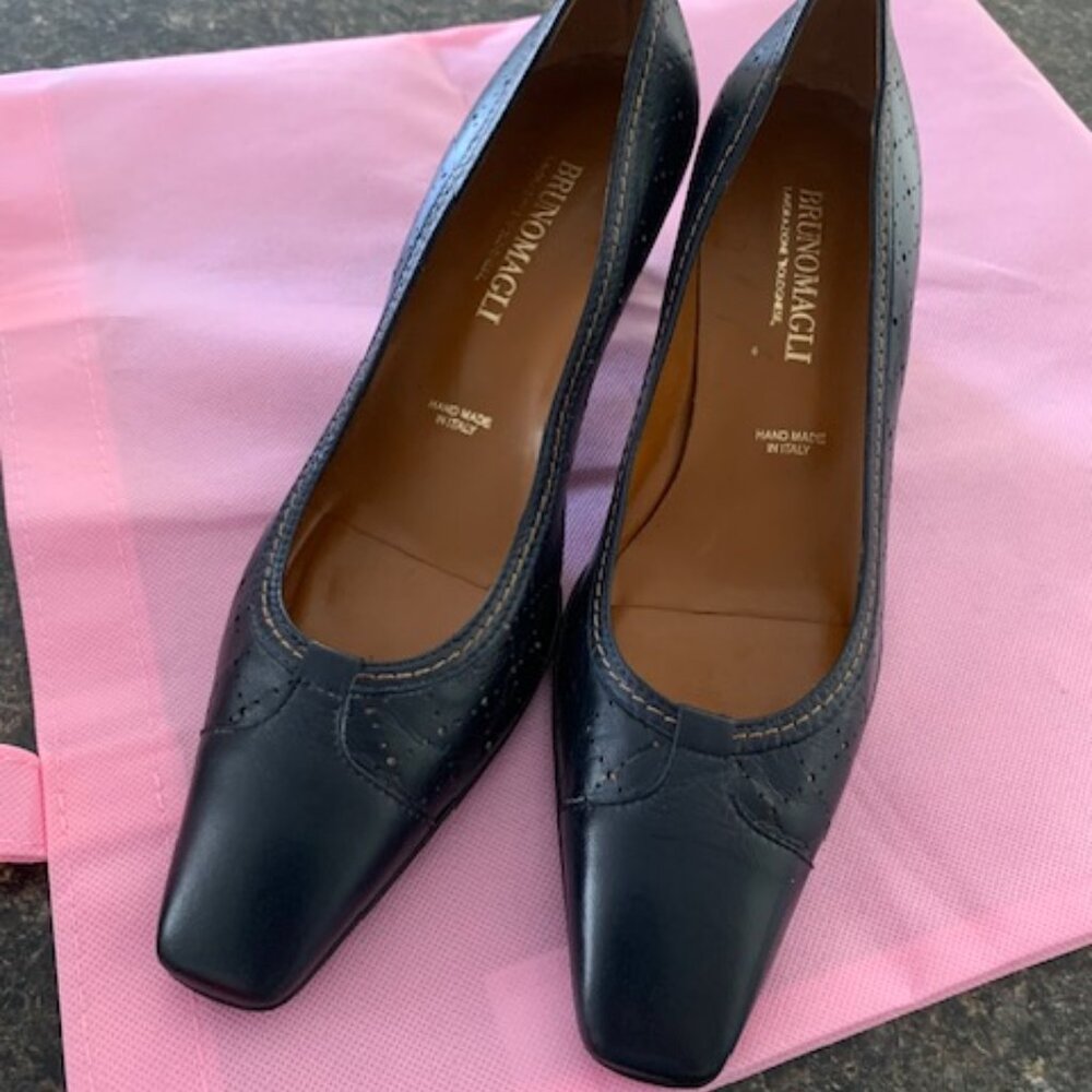 Stunning Bruno Magli handmade Italian navy leather shoes 10AA